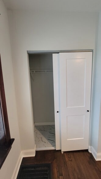 Building Photo - 5539 Holly Hills Ave