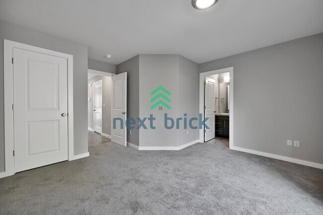 Building Photo - Spacious 4-Bedroom Retreat with 3.5 Baths in Beautiful Bothell – Your Ideal Home Awaits!