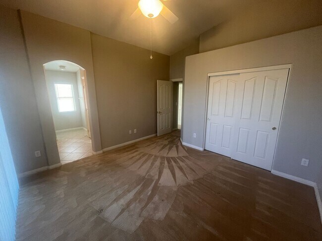 Building Photo - 3 Bedroom Townhome - Centennial Hills