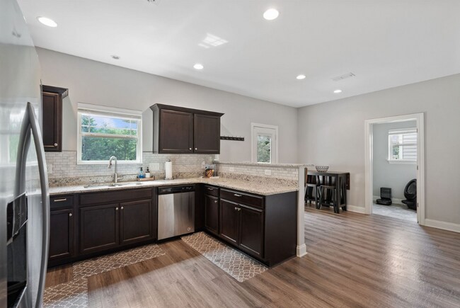 Building Photo - 1122 Cotillion Dr