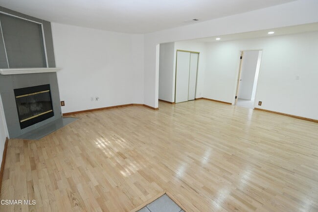 Building Photo - 611 Calle Pensamiento
