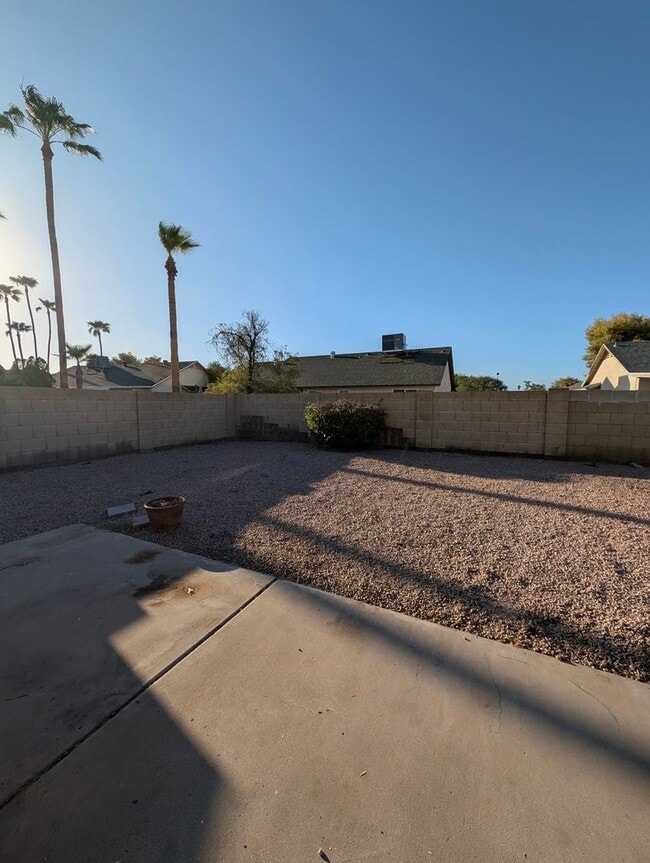 Building Photo - AVAILABLE NOW IN KYRENE AREA OF CHANDLER!!!