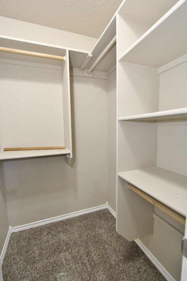 Building Photo - Clean Single-Level Home in Quiet Neighborhood