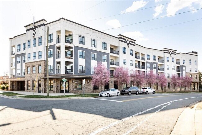 Building Photo - 3630 N Davidson St