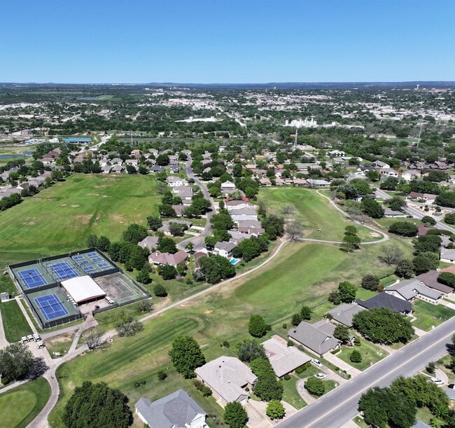 Building Photo - 120 Meadowlakes Dr