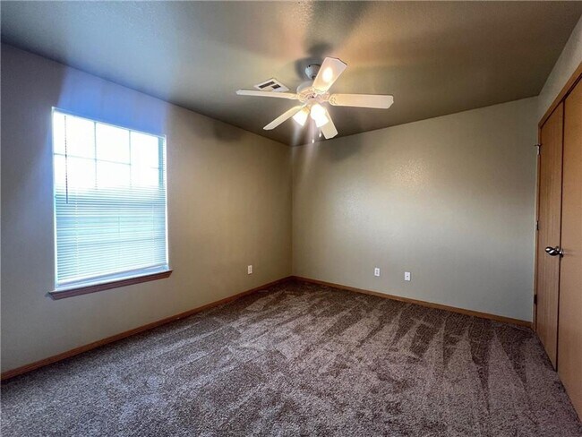 Building Photo - 1132 Remington Dr