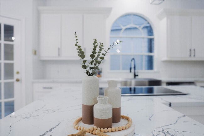 Building Photo - 17527 Sandy Cliffs Dr