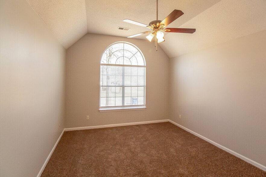 Building Photo - 9807 Pigeon Roost Park Cir