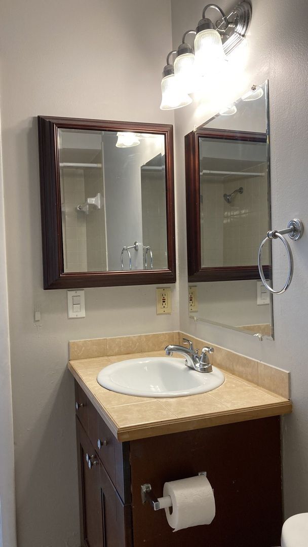 Building Photo - One Bedroom Rental in South Tampa!