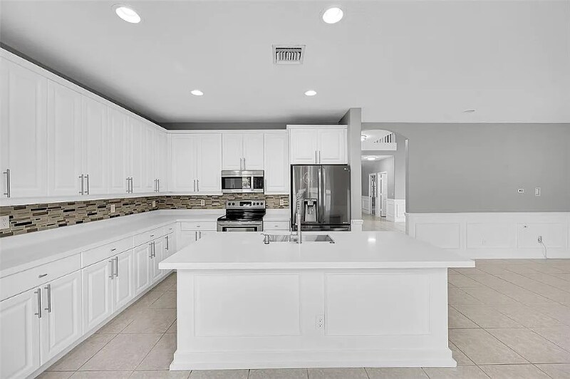 Building Photo - 4765 S Classical Blvd