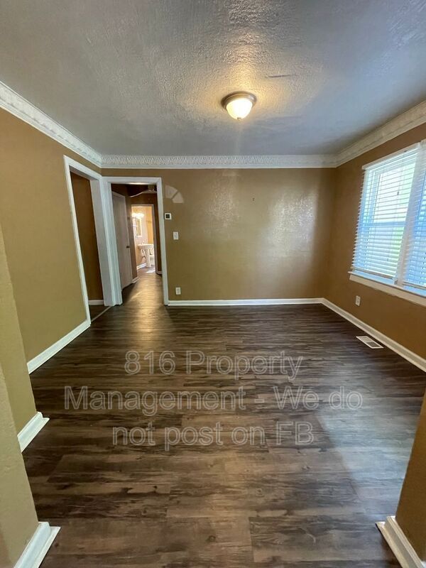 Building Photo - 4241 The Paseo