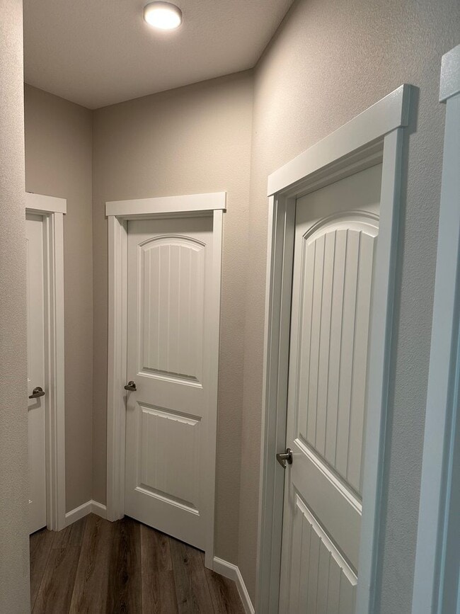 Building Photo - 591 / 818 Duplex