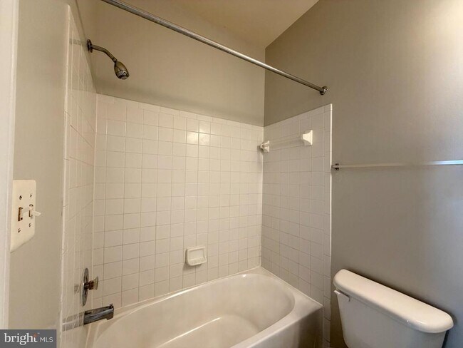 Building Photo - 8316 Green Grass Rd