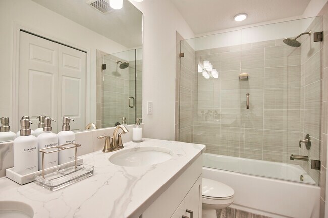 Building Photo - 4028 Via Sienna Cir