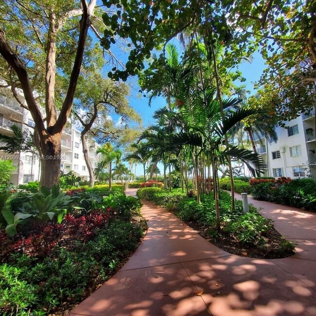 Building Photo - 650 NE 64th St