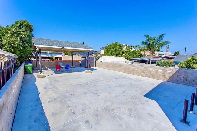 Building Photo - 3229 Malabar St