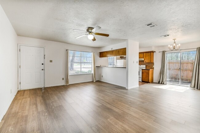 Building Photo - 217 Lazy Ln