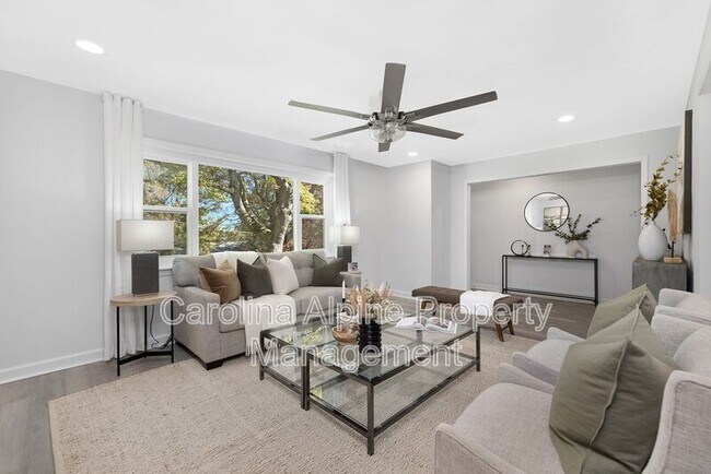 Building Photo - 4420 Chebar Dr