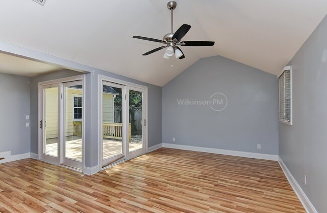 Building Photo - Cottage Home in Plaza Midwood 2Bd/1Bth wit...