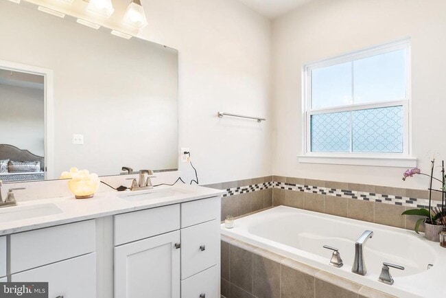 Building Photo - 131 Burkwood Ter