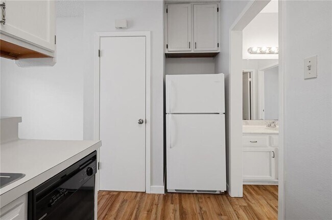 Building Photo - 2210 Pearl St