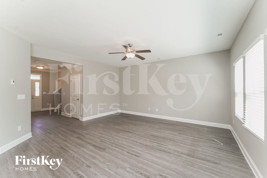 Building Photo - 9321 Sloan Forest Dr