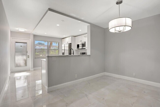 Building Photo - 2202 Lucaya Bend