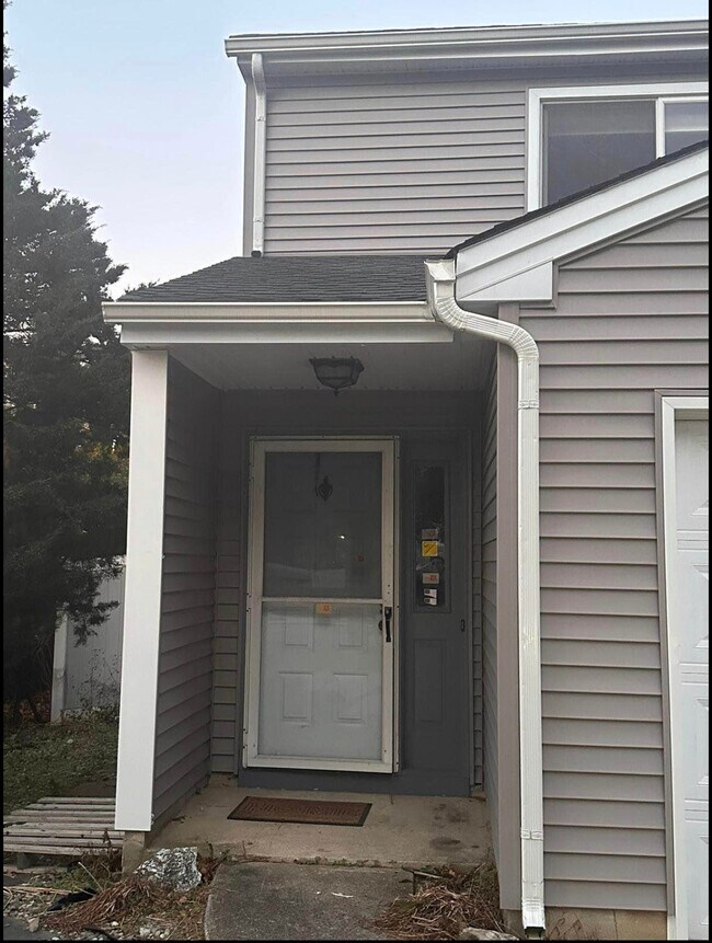 Building Photo - 593 Patten Ave