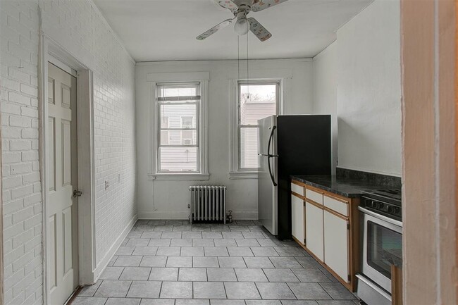 Building Photo - 1115 28th St