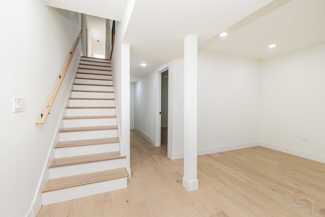 Building Photo - 1830 S Peoria St