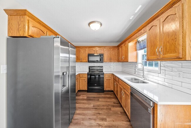 Building Photo - 680 Foxfield Dr