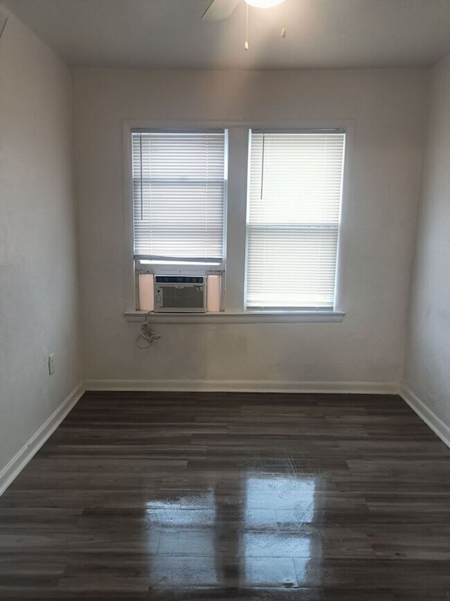 Building Photo - 133 SE 45th St