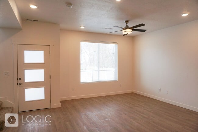 Building Photo - Brand New Townhome in Great Location!