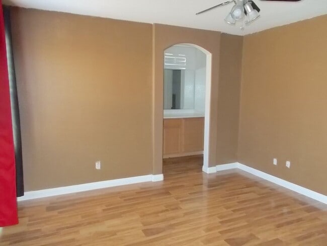 Building Photo - Beautiful 3-Bedroom Two-Story Home in Well...