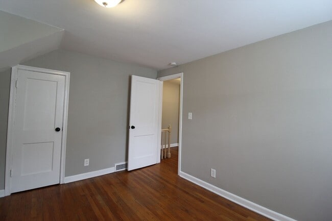 Building Photo - 2 Bedroom Duplex in North Kansas City