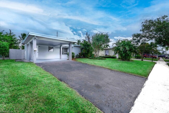 Building Photo - 120 SW 29th Terrace