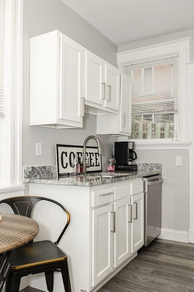 Building Photo - 216 Gilman Ave