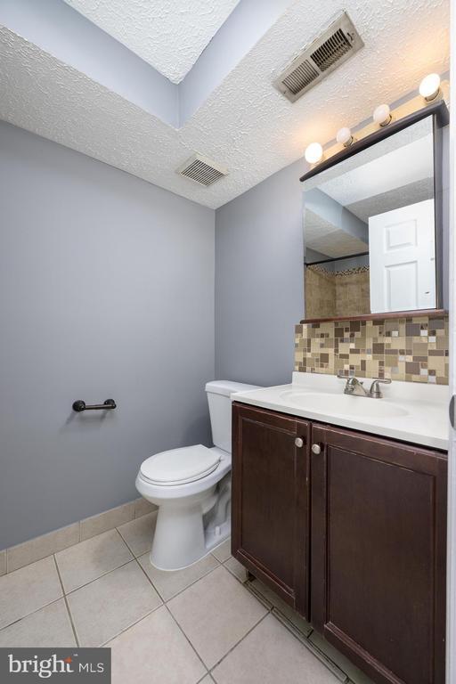 Building Photo - 108 Kenwood Dr