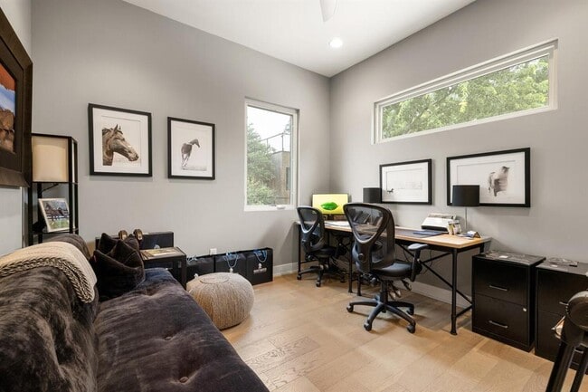 Building Photo - 1908 Kinney Ave