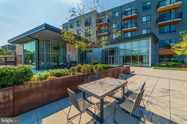 Building Photo - 145 Riverhaven Dr