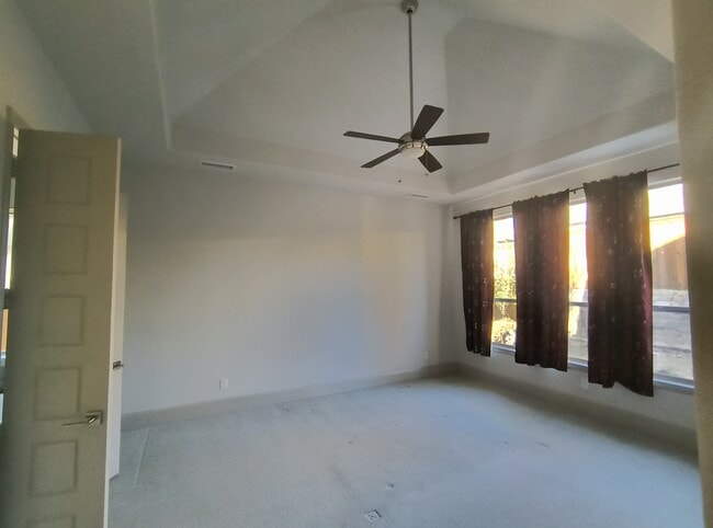 Building Photo - 962 Thoroughbred Ave