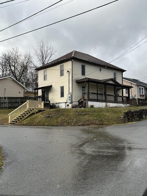 Building Photo - 206 S 4th St