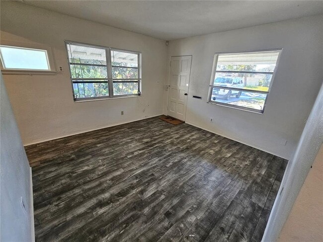 Building Photo - 511 46th Ave N