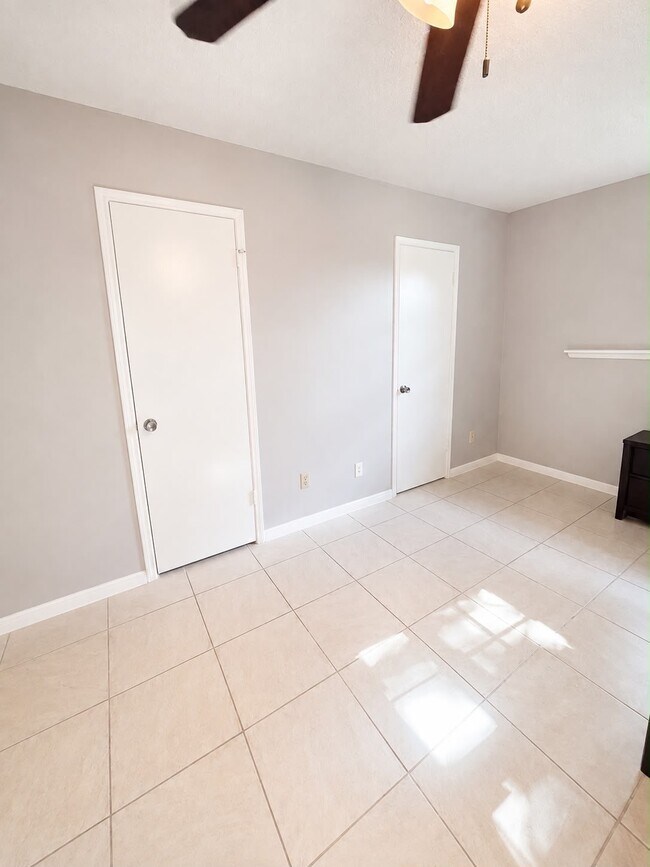 Building Photo - 10603 Silkwood Dr