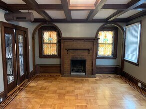 Building Photo - 827 S Braddock Ave