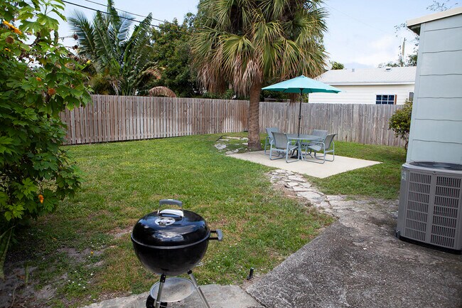 Building Photo - 419 43rd St