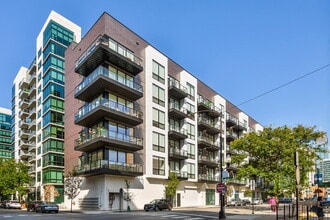 Building Photo - 812 W Adams St