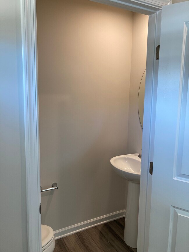 Building Photo - 565 Hampton Townes Dr