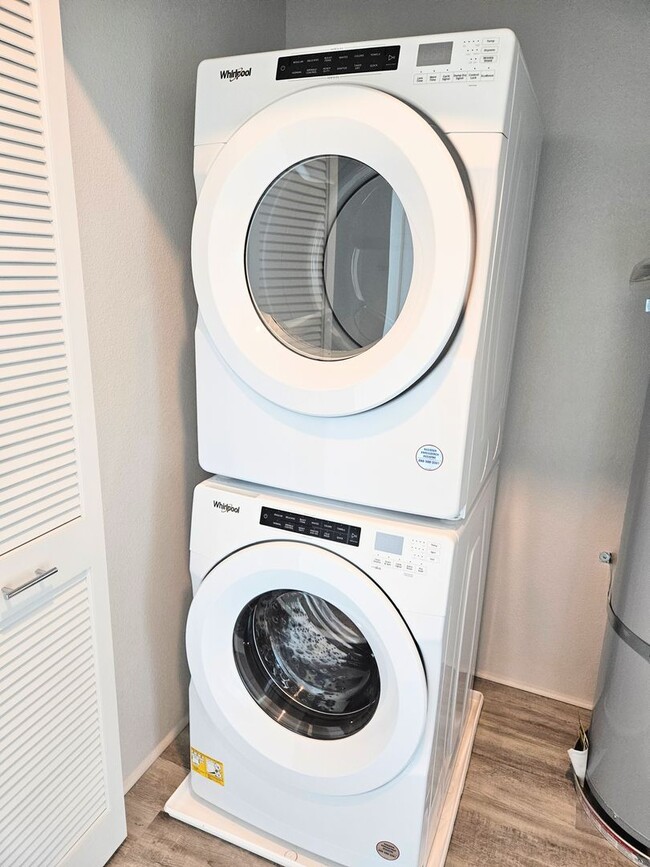 Building Photo - Ewa Beach 2 Bedroom 1 Bathroom 2 Parking 2nd Floor Townhome