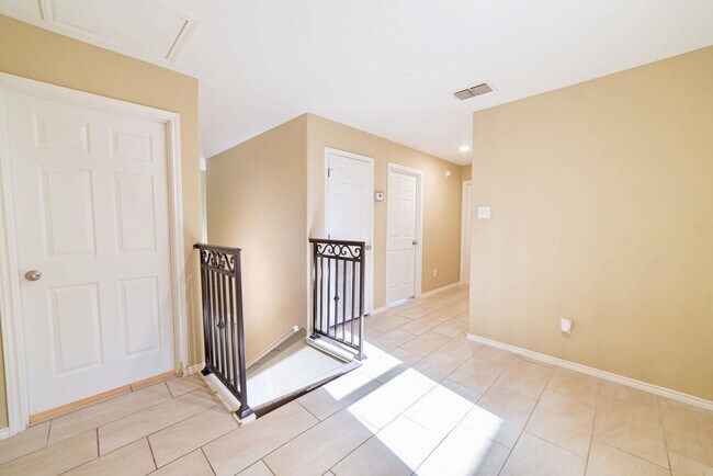 Building Photo - 4316 Ramona Dr